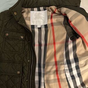 🧸Burberry Green and Cream Quilted Jacket with Iconic Check Lining